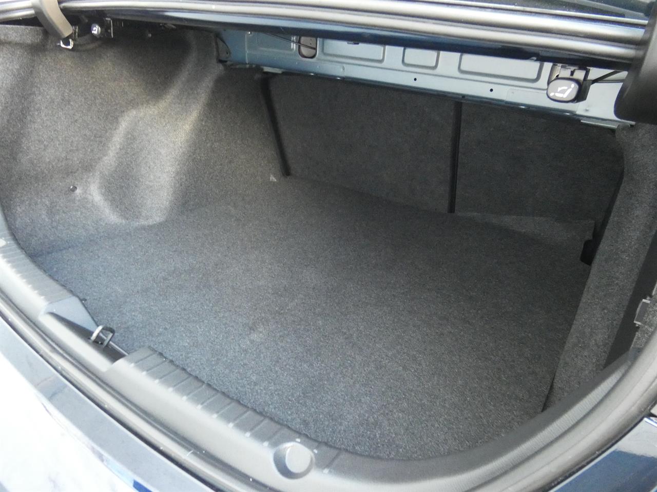 2016 Mazda AXELA
