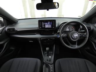 2020 Toyota YARIS - Thumbnail