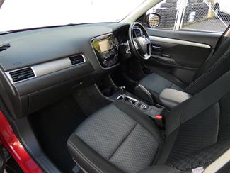 2014 Mitsubishi Outlander (4WD) - Thumbnail