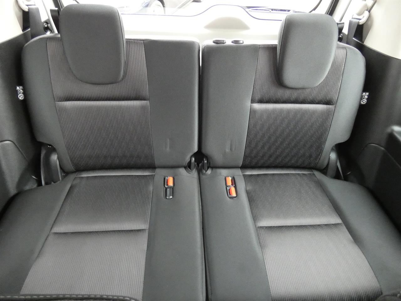 2017 Nissan SERENA