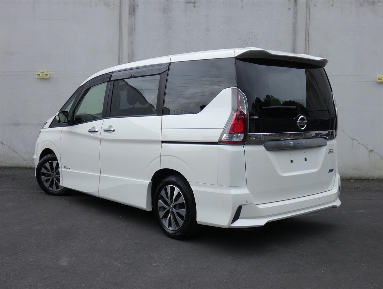 2017 Nissan SERENA