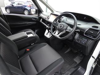 2017 Nissan SERENA - Thumbnail