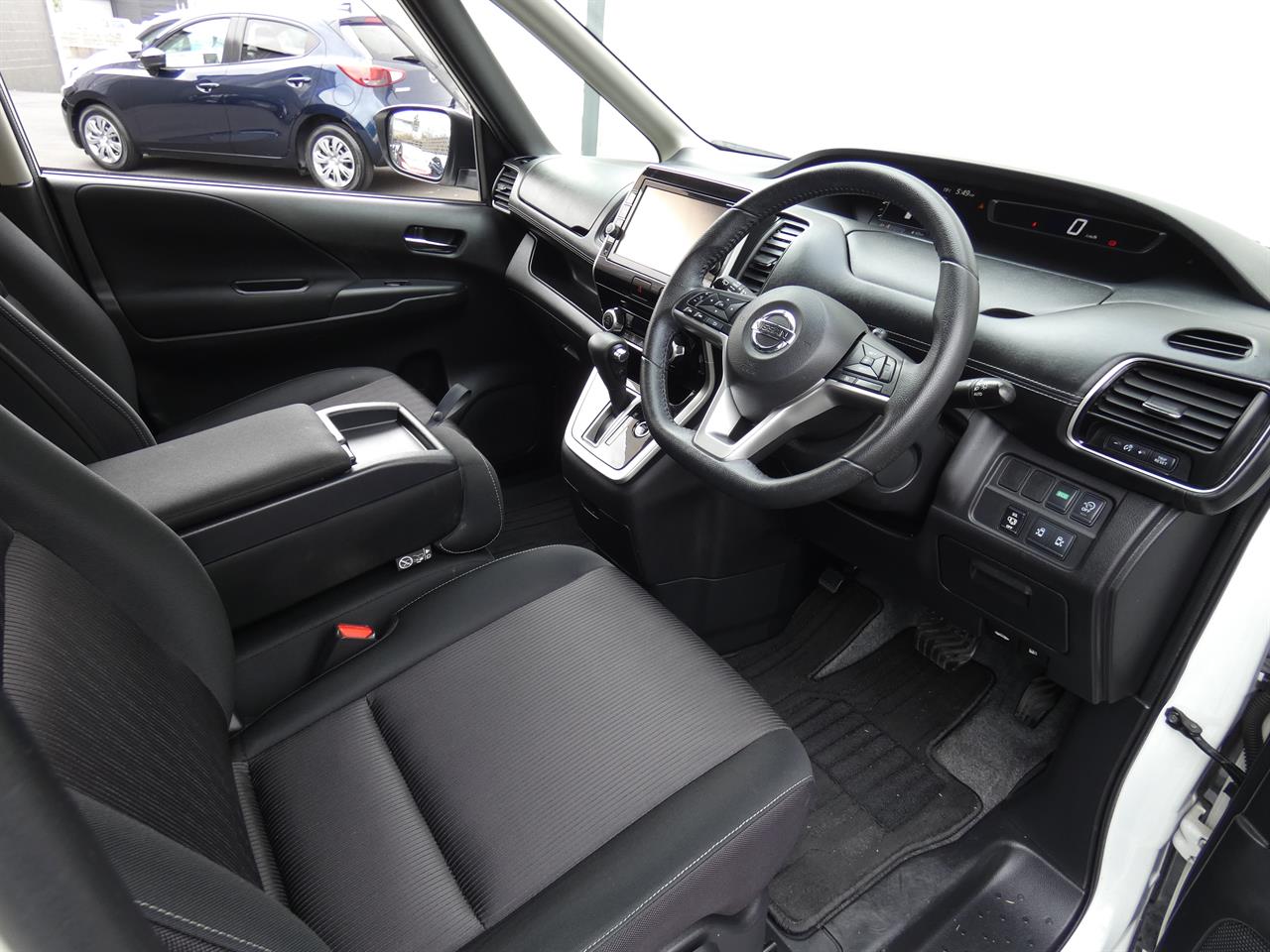 2017 Nissan SERENA