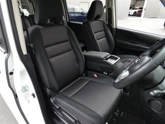 2017 Nissan SERENA - Thumbnail