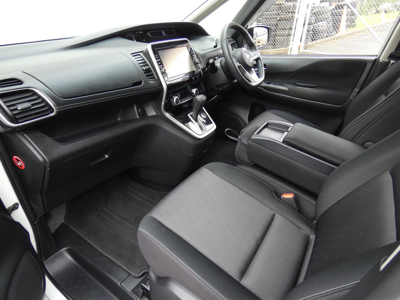 2017 Nissan SERENA