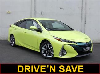 2017 Toyota Prius - Thumbnail
