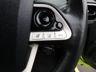 2017 Toyota Prius - Thumbnail