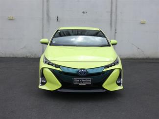 2017 Toyota Prius - Thumbnail