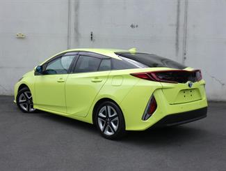 2017 Toyota Prius - Thumbnail