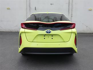 2017 Toyota Prius - Thumbnail