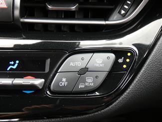 2017 Toyota C-HR - Thumbnail