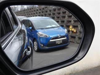 2017 Toyota C-HR - Thumbnail