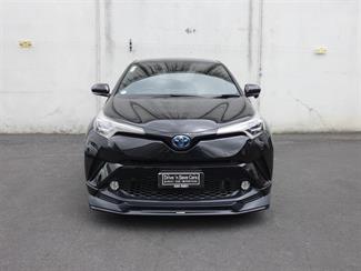 2017 Toyota C-HR - Thumbnail