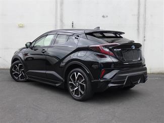 2017 Toyota C-HR - Thumbnail