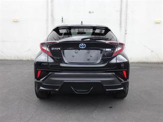 2017 Toyota C-HR - Thumbnail