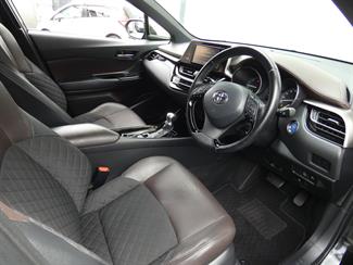 2017 Toyota C-HR - Thumbnail