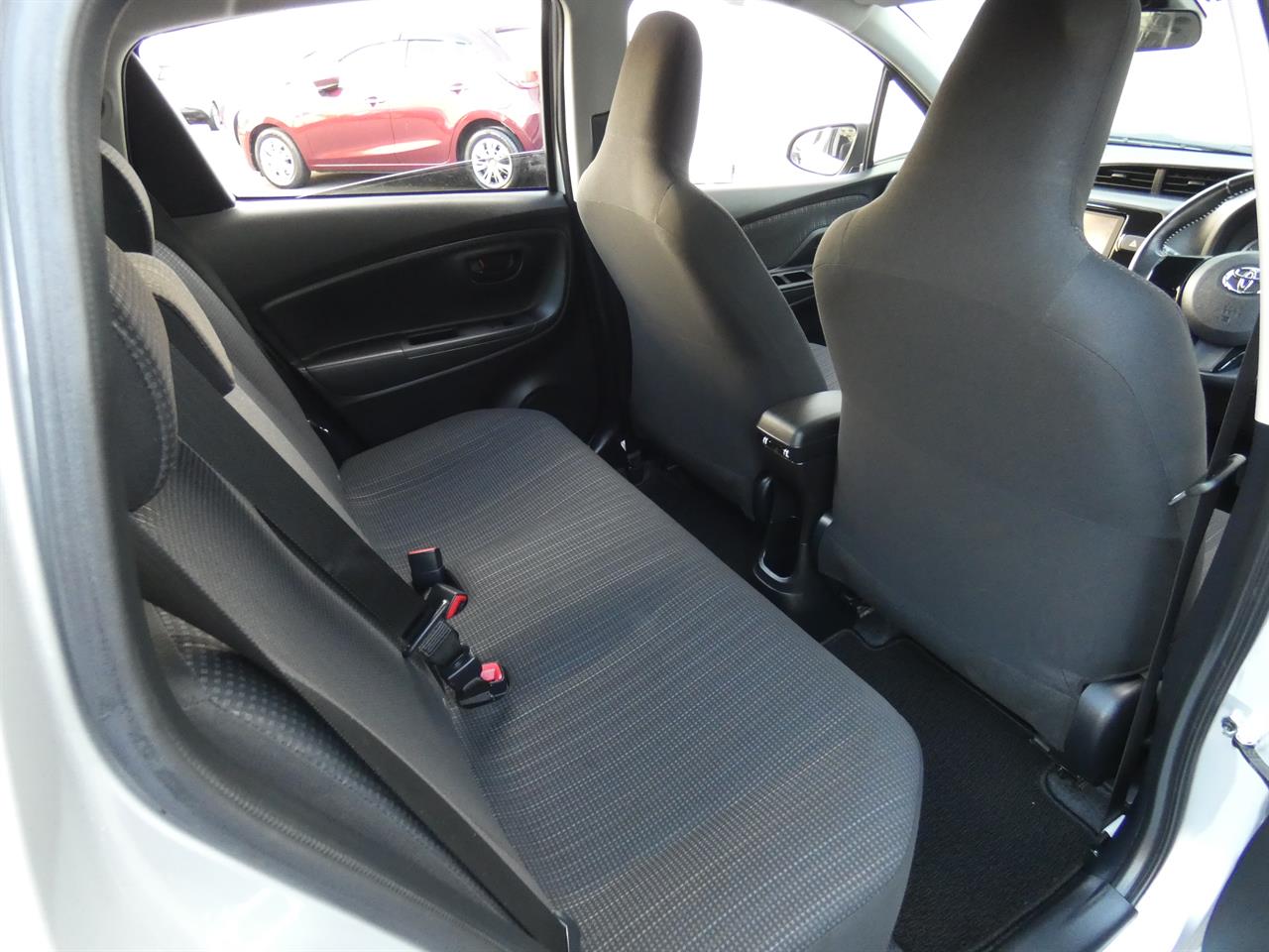 2017 Toyota VITZ