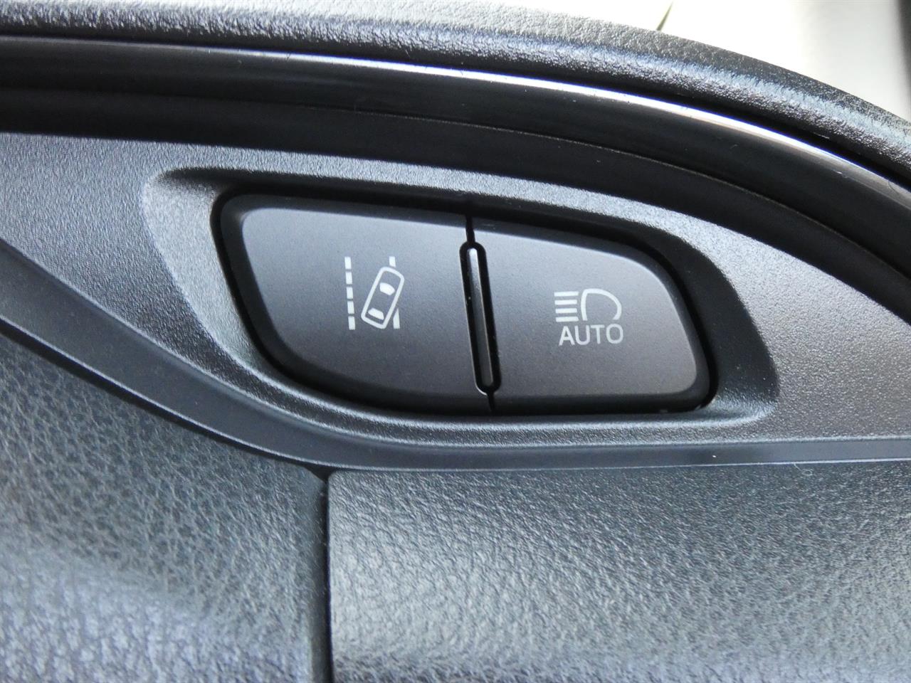 2017 Toyota VITZ