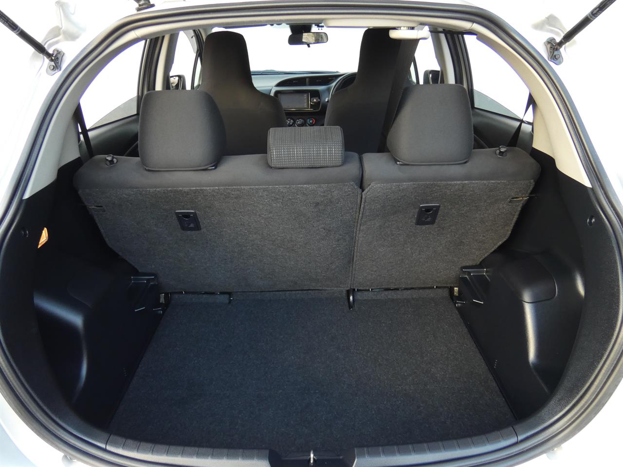 2017 Toyota VITZ