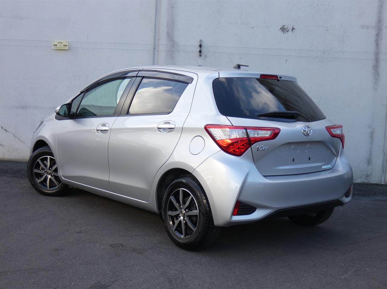 2017 Toyota VITZ