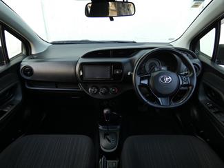 2017 Toyota VITZ - Thumbnail