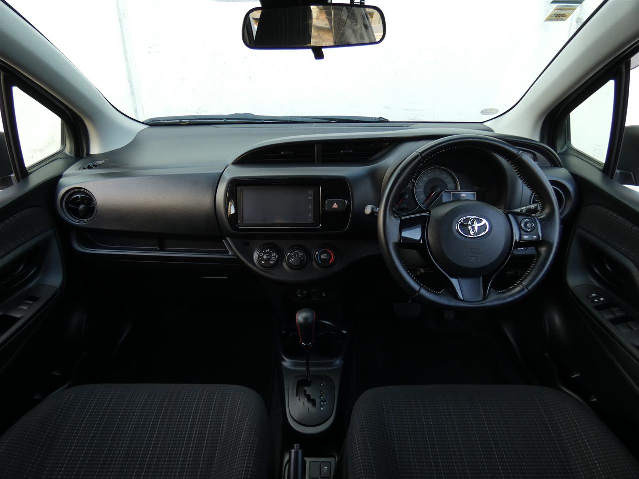 2017 Toyota VITZ