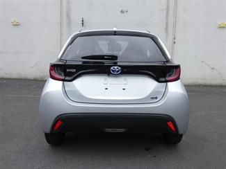 2021 Toyota YARIS - Thumbnail