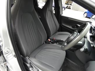 2021 Toyota YARIS - Thumbnail