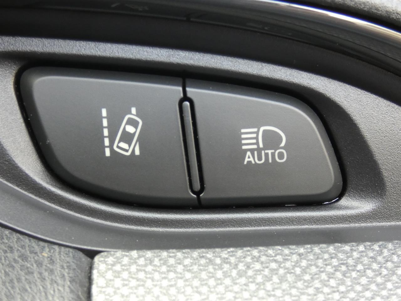 2016 Toyota VITZ