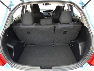 2016 Toyota VITZ - Thumbnail