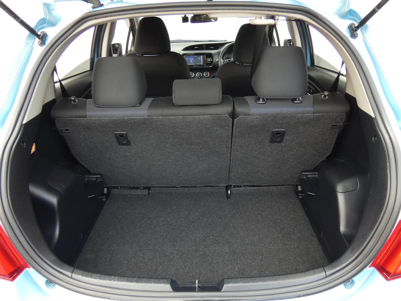 2016 Toyota VITZ