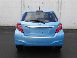 2016 Toyota VITZ - Thumbnail