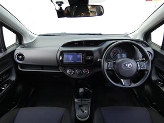 2016 Toyota VITZ - Thumbnail