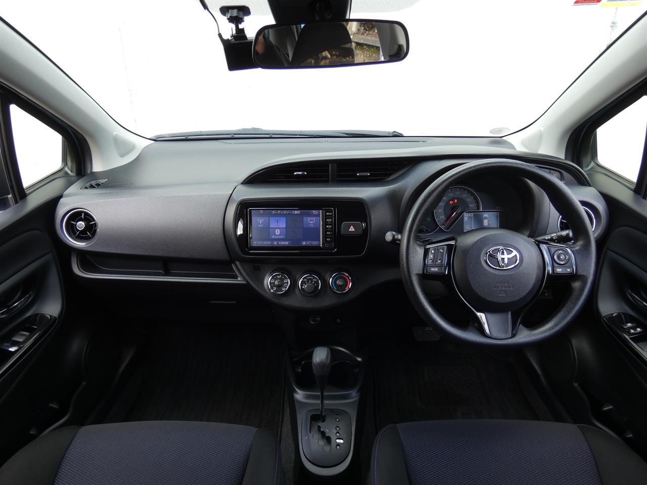 2016 Toyota VITZ
