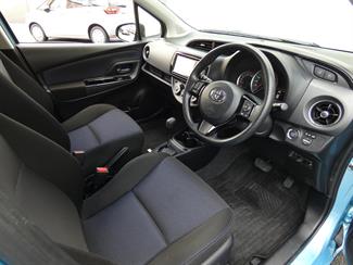 2016 Toyota VITZ - Thumbnail