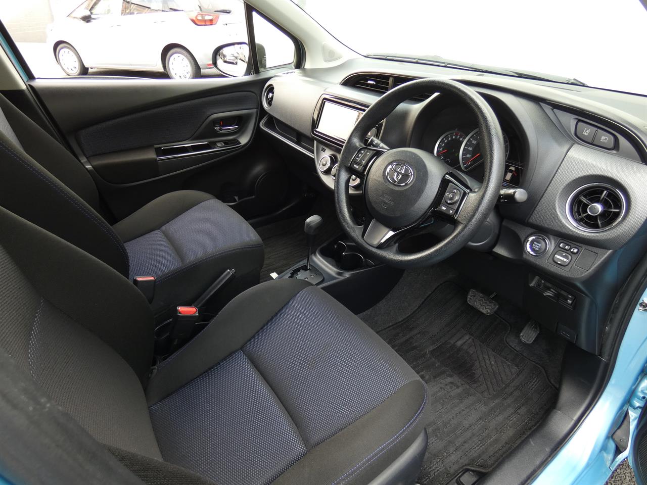 2016 Toyota VITZ
