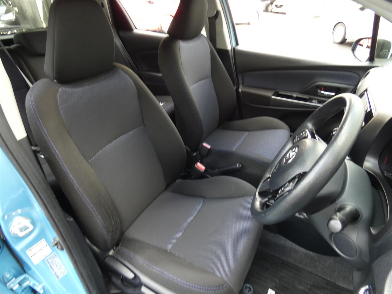 2016 Toyota VITZ