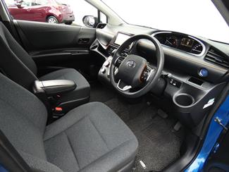 2016 Toyota Sienta - Thumbnail