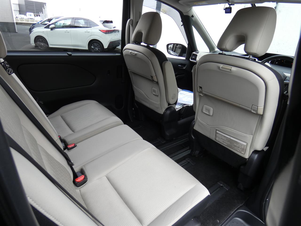 2016 Nissan SERENA