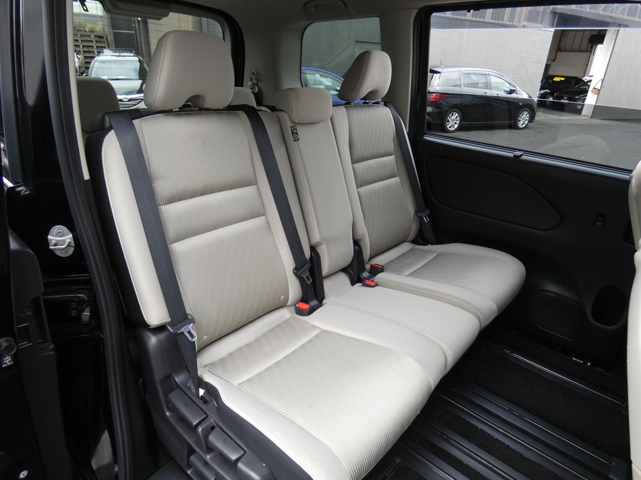 2016 Nissan SERENA