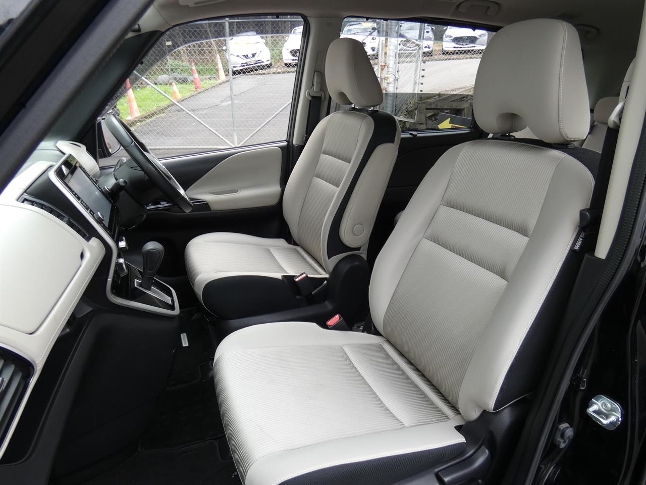 2016 Nissan SERENA