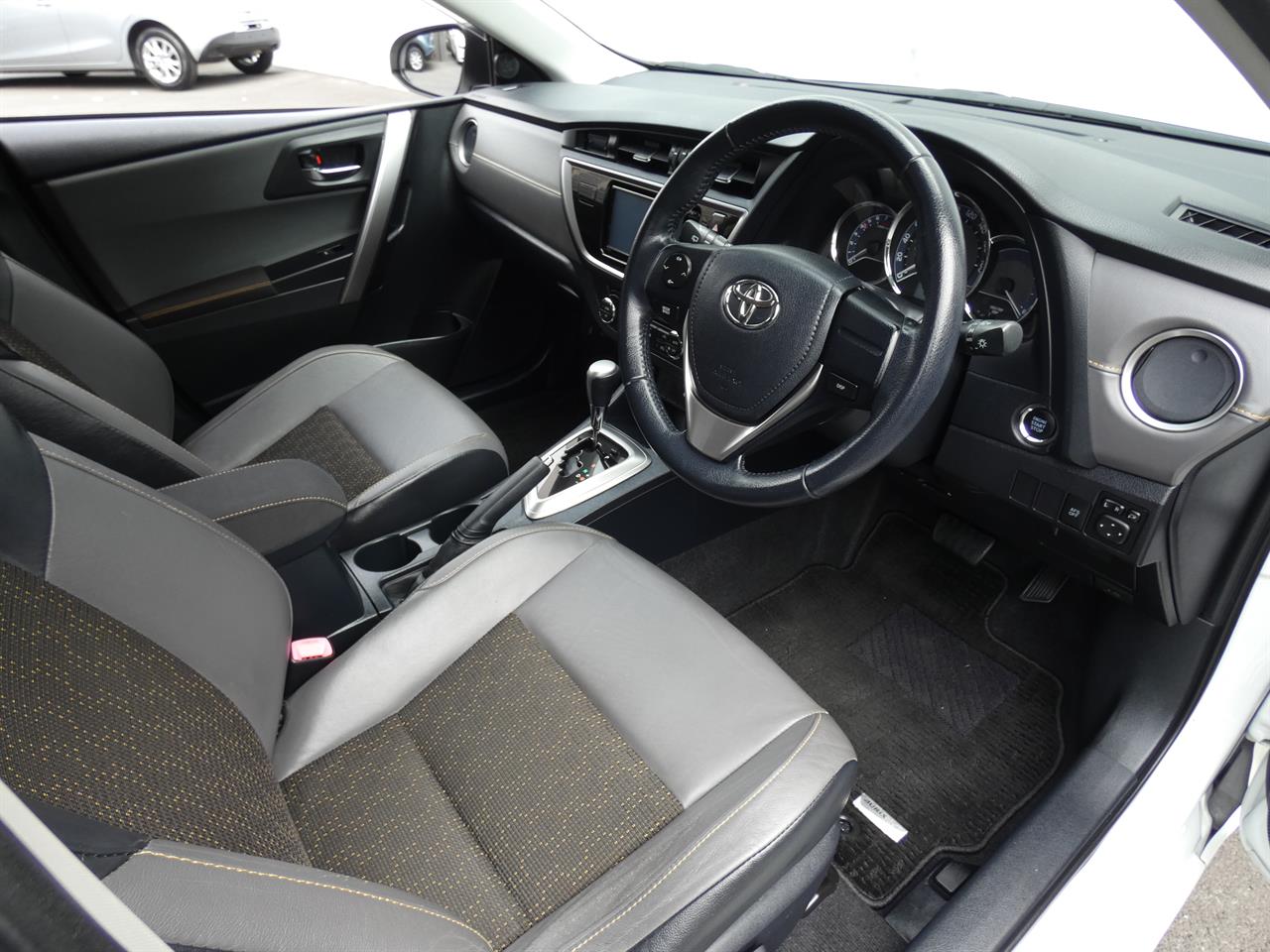 2014 Toyota AURIS