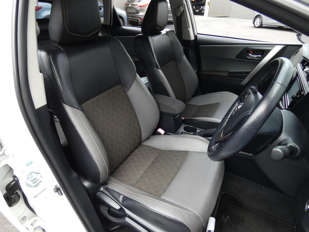 2014 Toyota AURIS