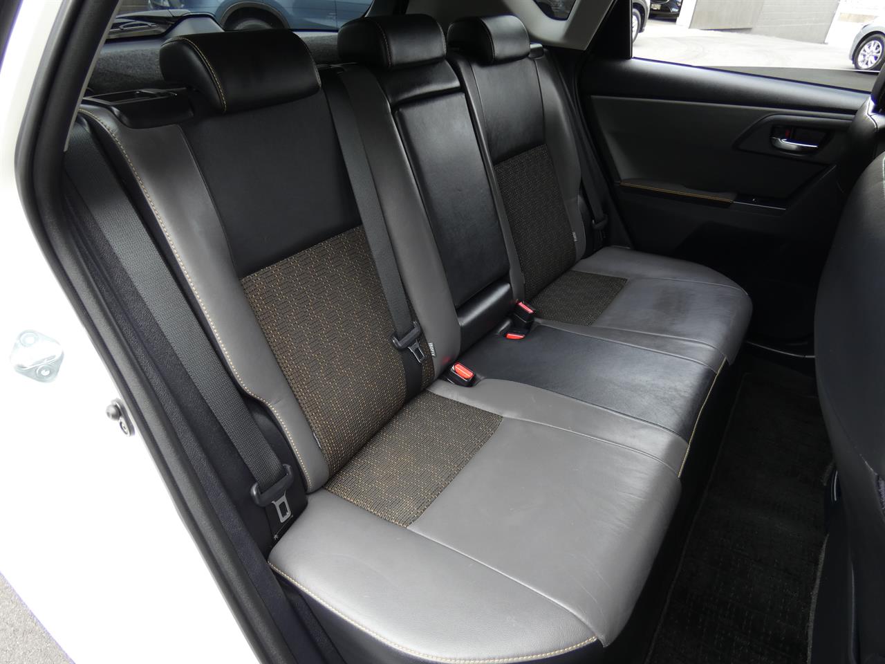 2014 Toyota AURIS