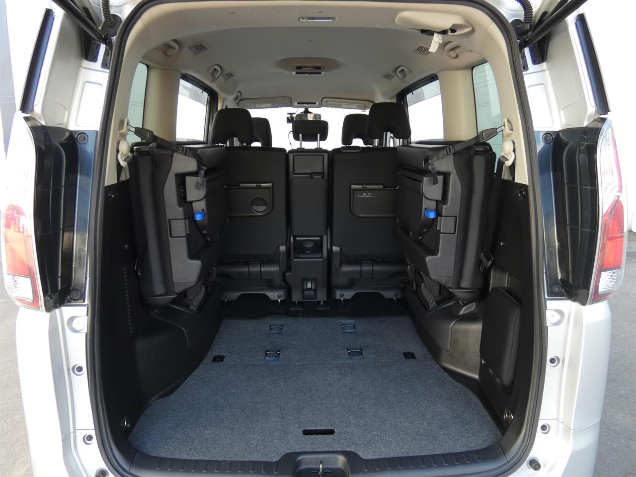 2017 Nissan SERENA
