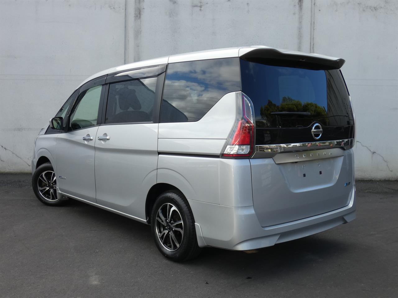 2017 Nissan SERENA