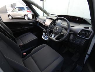 2017 Nissan SERENA - Thumbnail