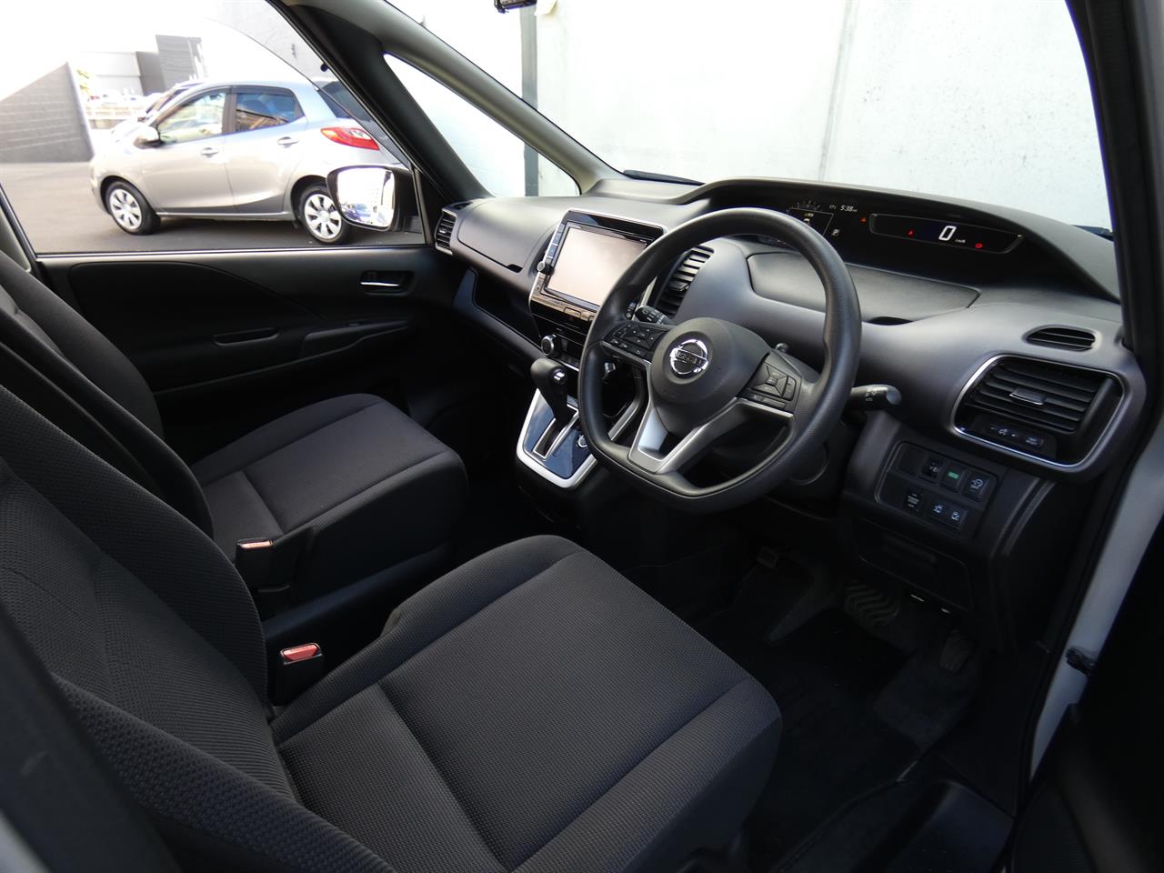 2017 Nissan SERENA