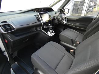 2017 Nissan SERENA - Thumbnail